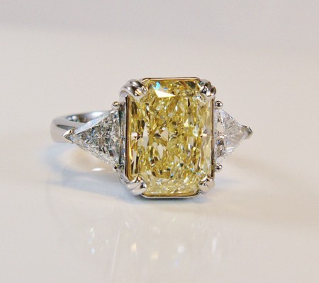 7-15ct-fancy-yellow-diamond-in-platinum